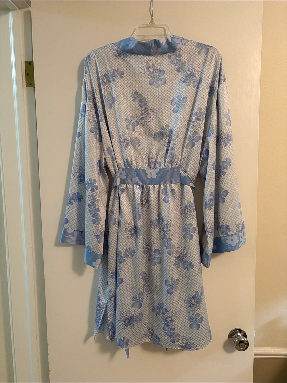🔹 Satin Robe & Slip Set  💎 - Picture 3 of 10